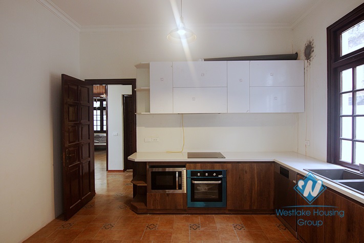 White house with courtyard for rent in Tay Ho district  